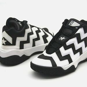 Women's Mid Casual Converse Sneakers.